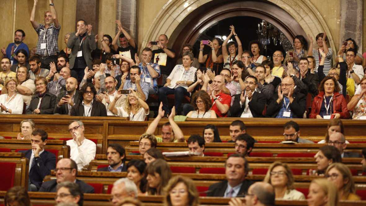Cataluña aprueba la regulación de grupos de interés