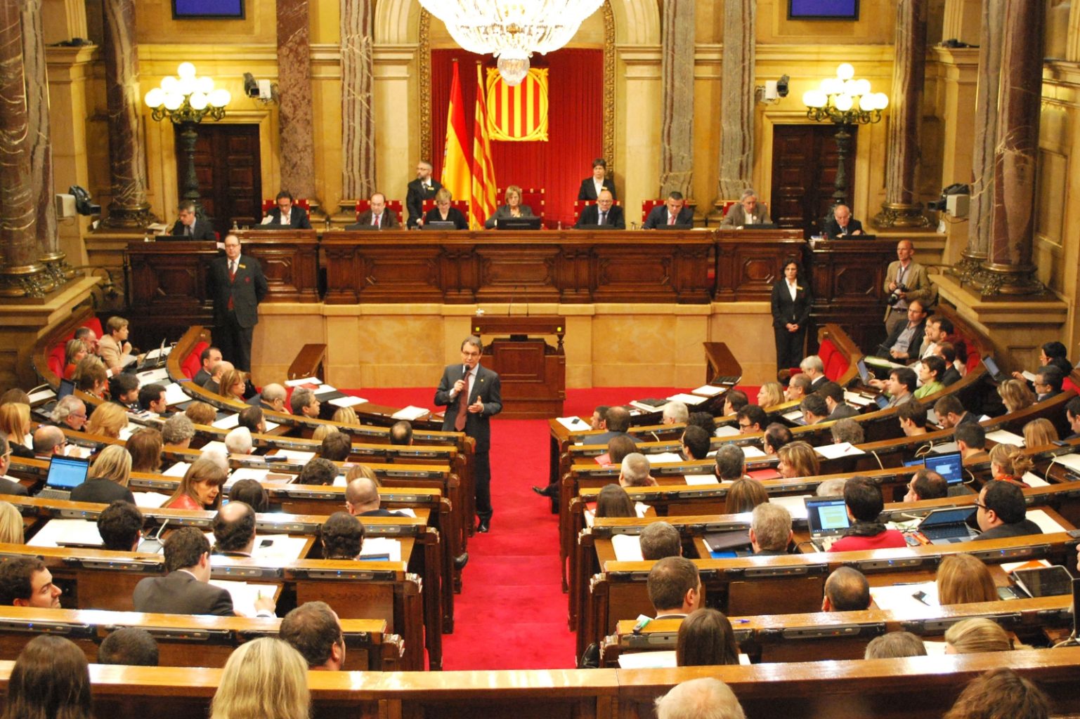 Iniciativas parlamentarias sobre transparencia y puertas giratorias – Cataluña